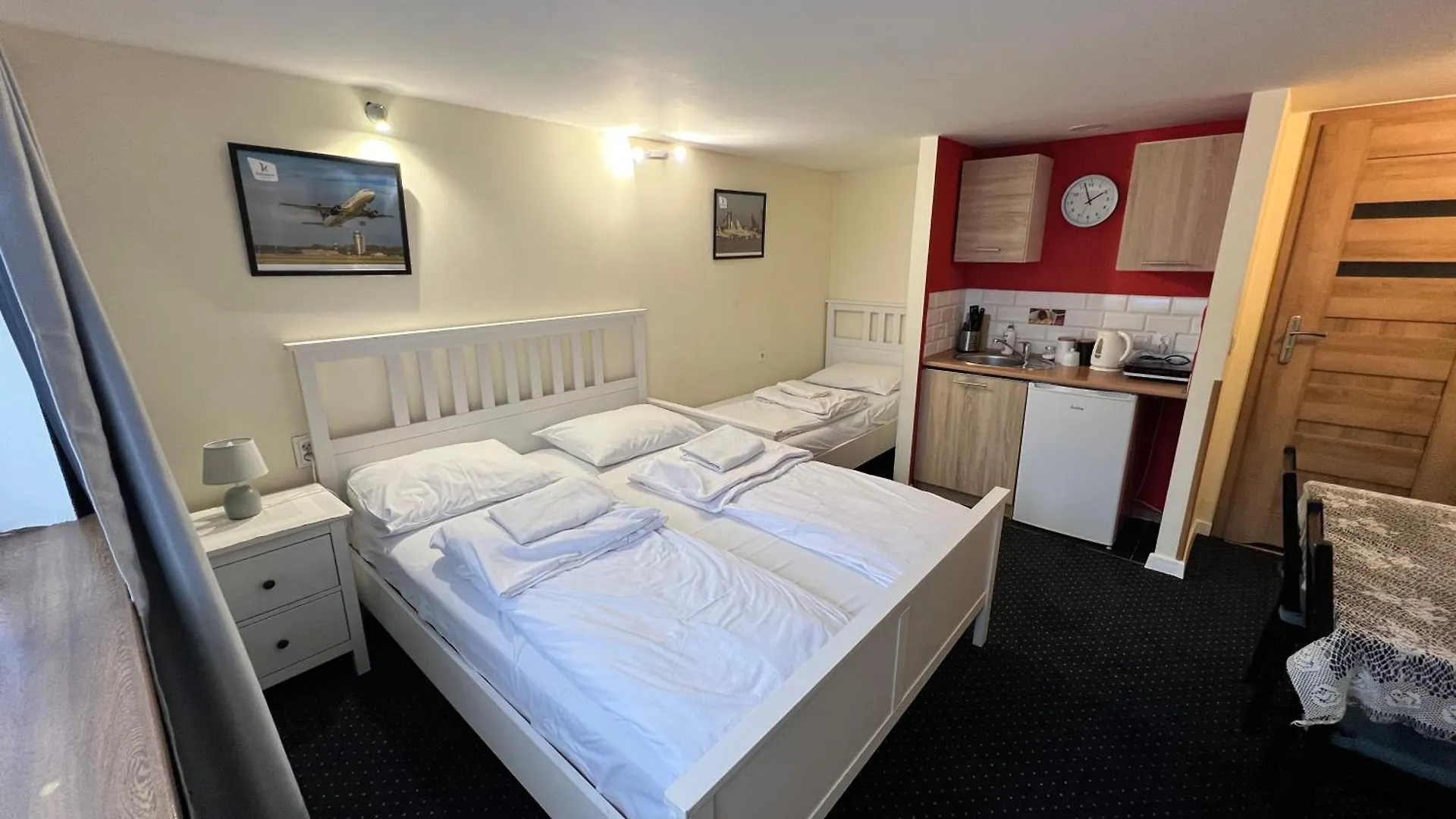 Noclegi Airportpark Guest House Pyrzowice Poland
