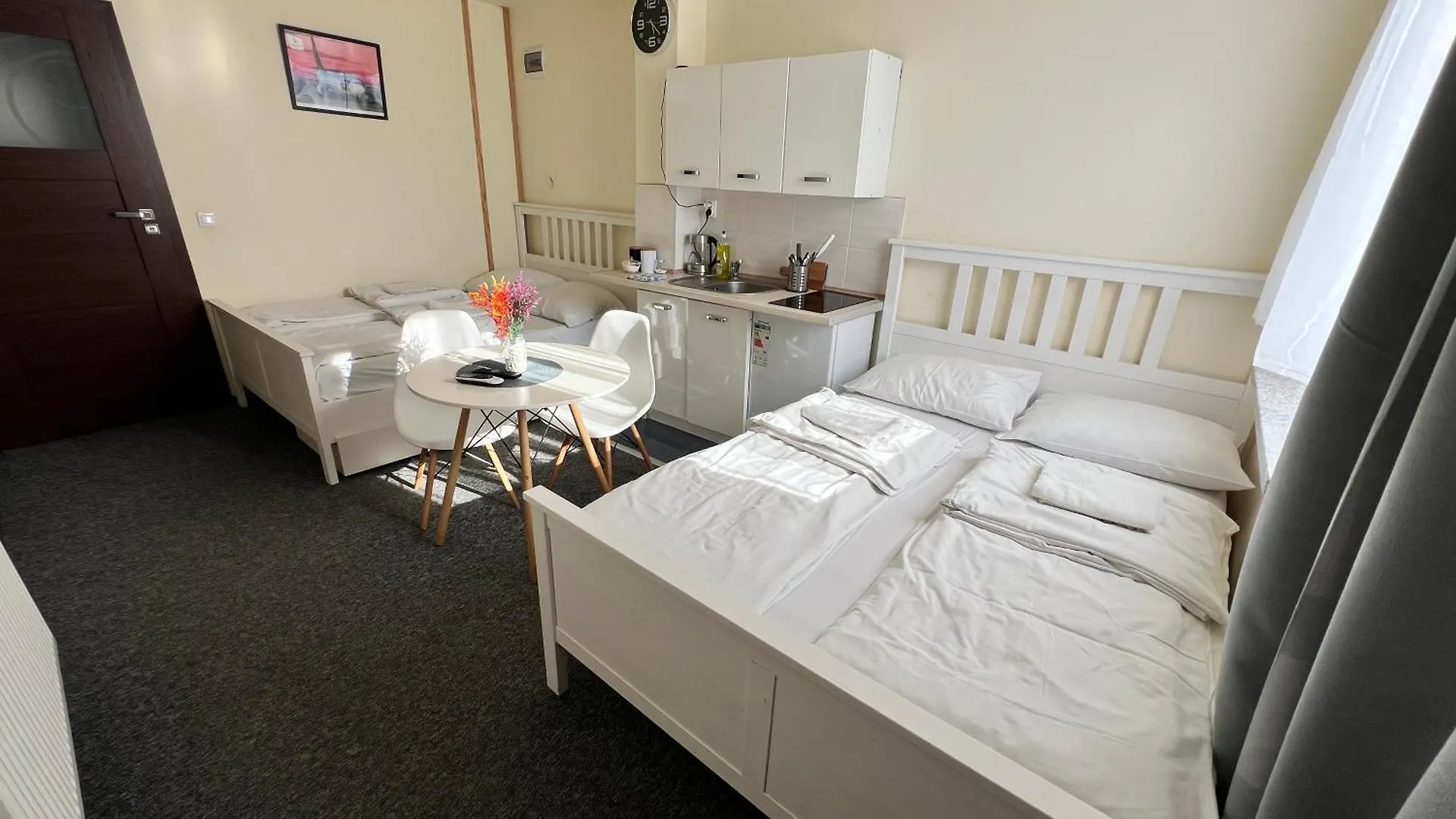 Noclegi Airportpark Guest House Pyrzowice Poland